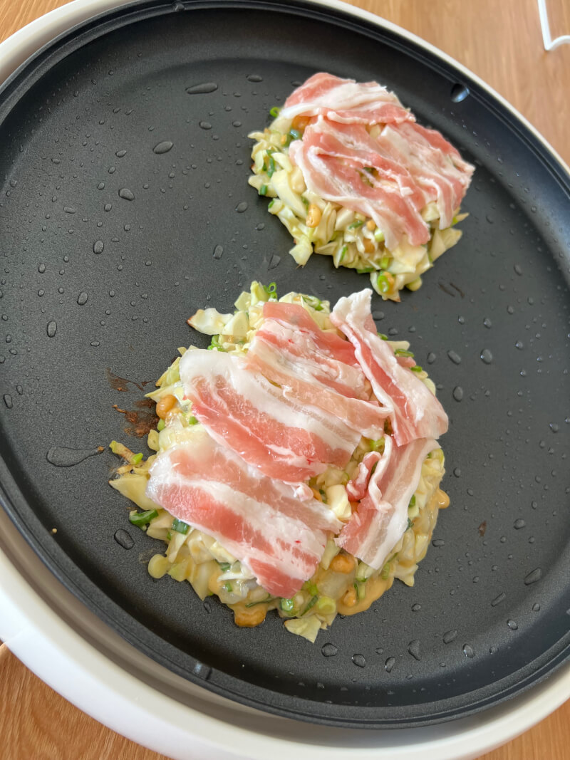 Making okonomiyaki 