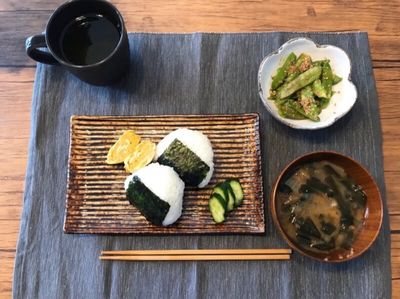 Rice ball(Onigiri) and Nagoya miso soup.