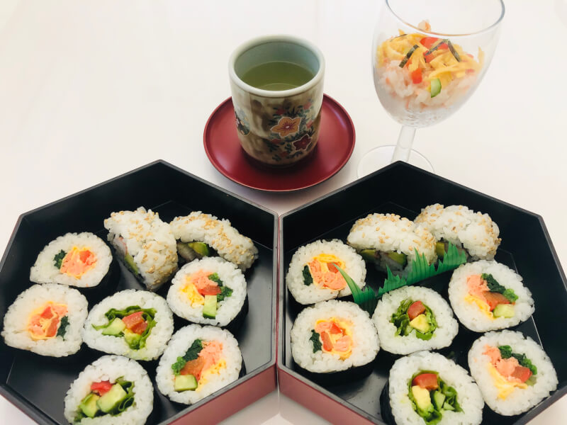 Willkommen and Welcome to the gateway to become a sushi professional! Party sushi that you can easily make when you return home!
