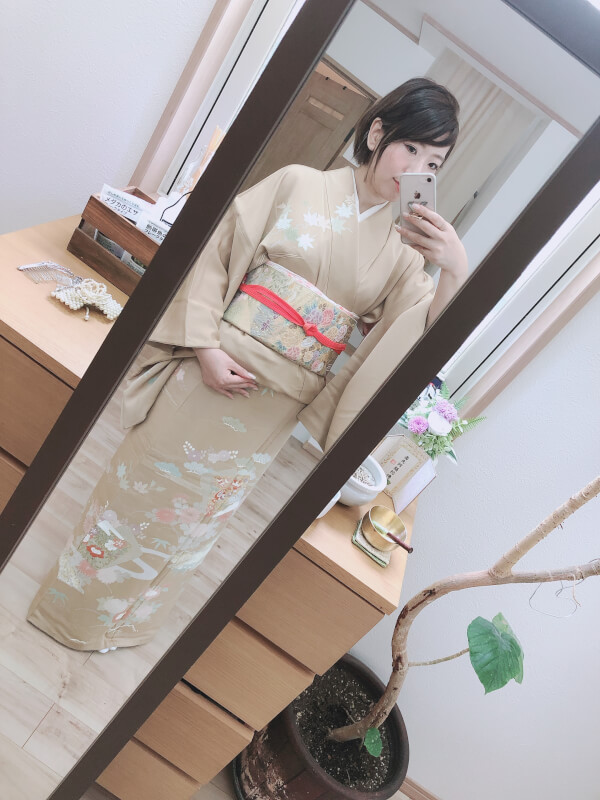 Let's wear kimono and eat Japanese food together