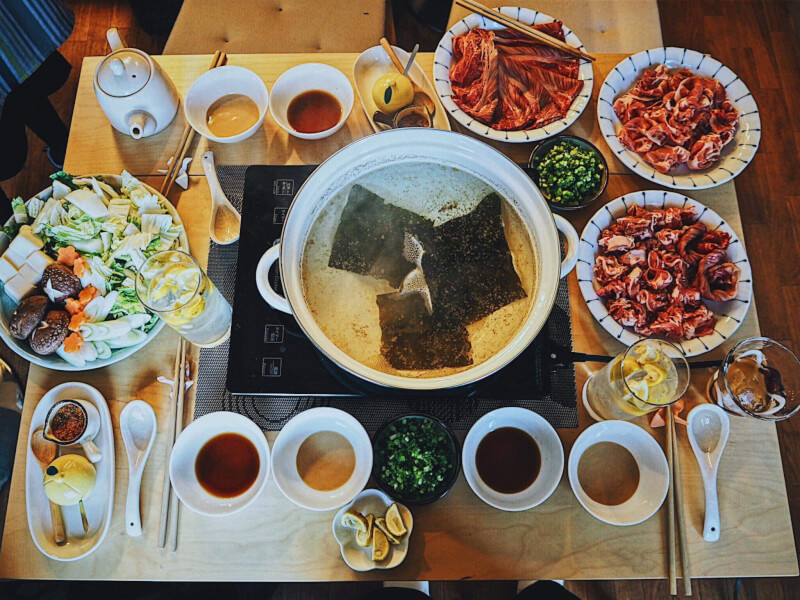 Share Shabu-Shabu big pot food with local professional restaurant owner and enjoy Japanese Calligraphy together! 20min from center Tokyo
