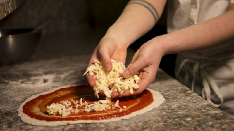 MAKE YOUR OWN PIZZA IN ROME – CREATE YOUR FAVORITE PIZZA WITH A LOCAL CHEF