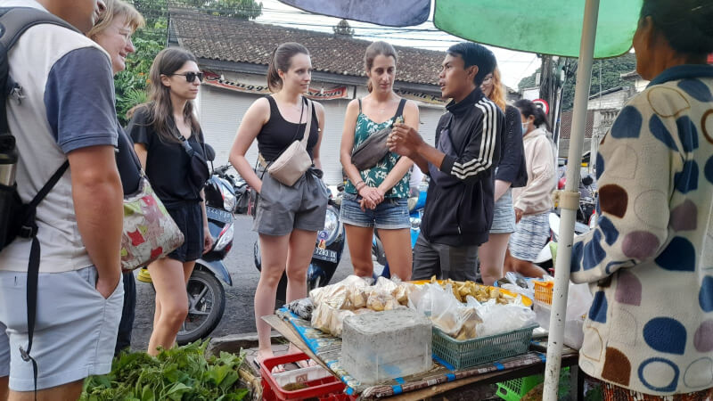 A visit to the local market (*morning class only)