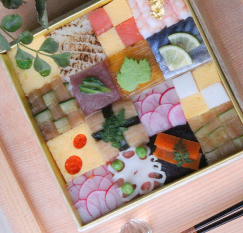 Experience a true sight of Japanese cooking with professional chefs! 