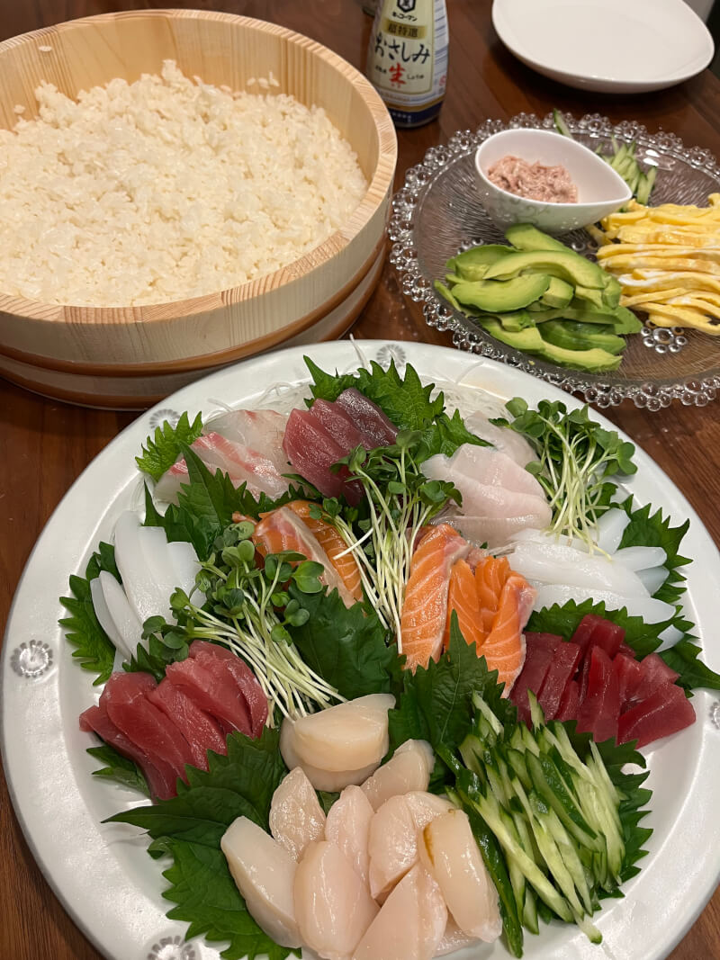Japanese party menu hand-rolled sushi with chawanmushi. Let's have fun together in Osaka!