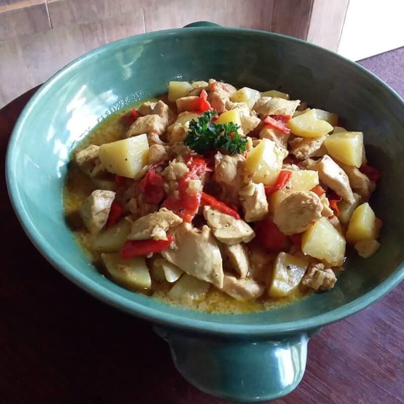                                  Chicken in Coconut curry