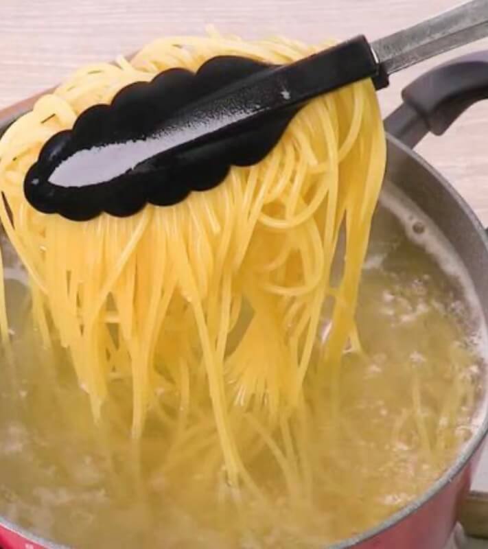 Let’s cook pasta