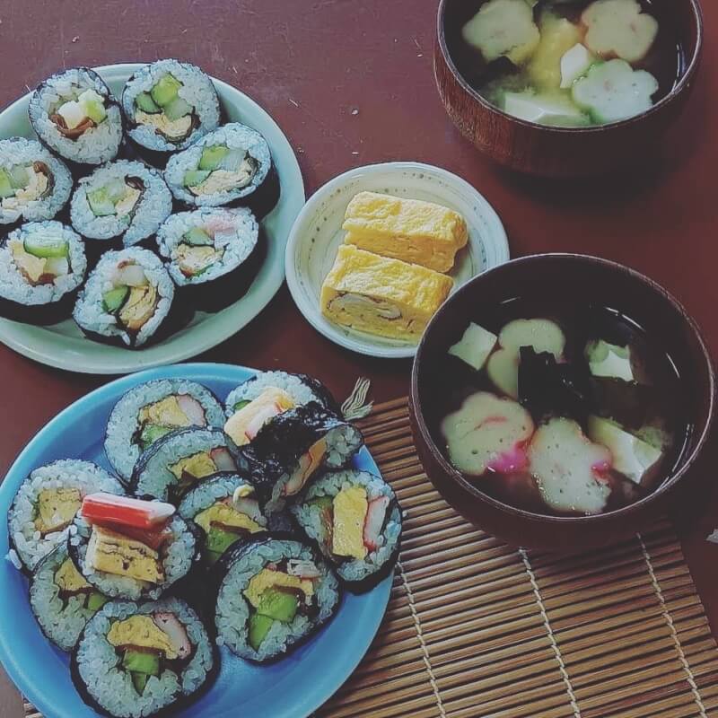 Tanoshii! Japanese Home Cooking ( Sushi Roll and Tamagoyaki)
