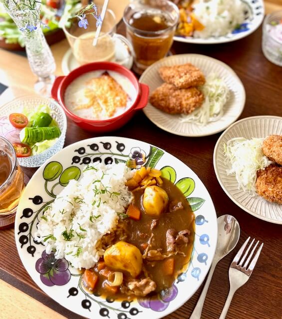 ★March ３０ Only！！★
Making Okonomiyaki or Curry'n Rice/experiencing tea ceremony in an authentic tea room,and viewing flower arrangement exbits by skilled flower arrangement teachers