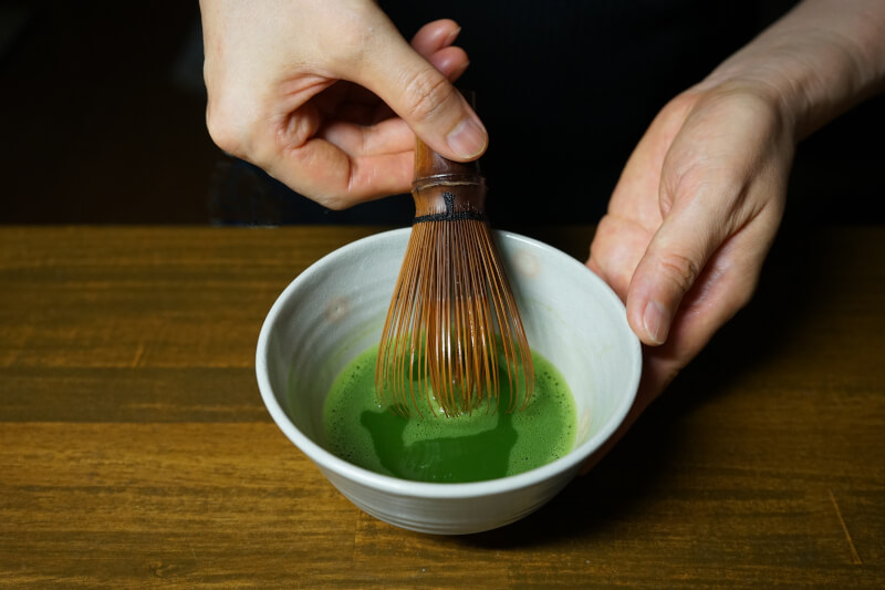 Making usucha tea (thin tea, matcha tea) with the professor of tea ceremony in Kyoto