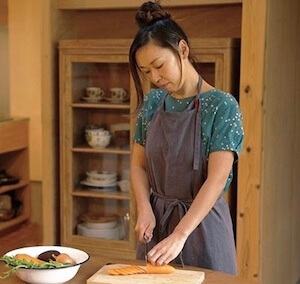 cooking-class-host-Takako