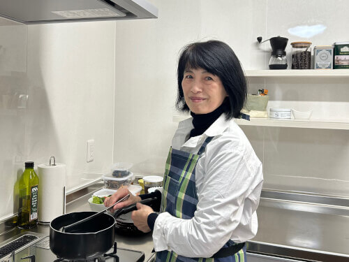 cooking-class-host-Hitomi