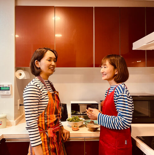 cooking-class-host-Arisa & Maya
