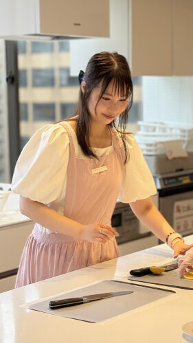 host-Moe