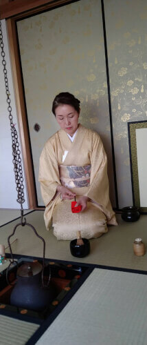 host-Miwako 