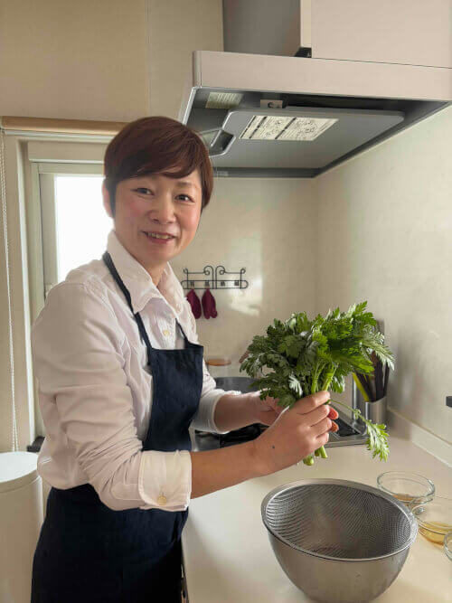 host-tomoko
