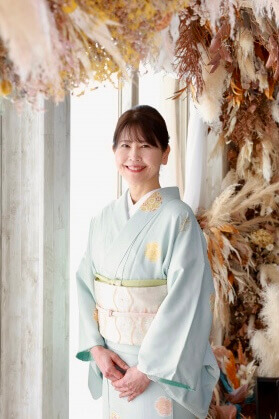 host-Tomoko
