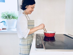 cooking-class-host-Junko