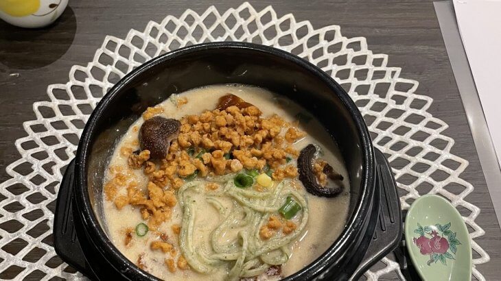 🍜 麺を踏んで、だしから作る！海外ブロガーが体験したヴィーガンラーメン教室